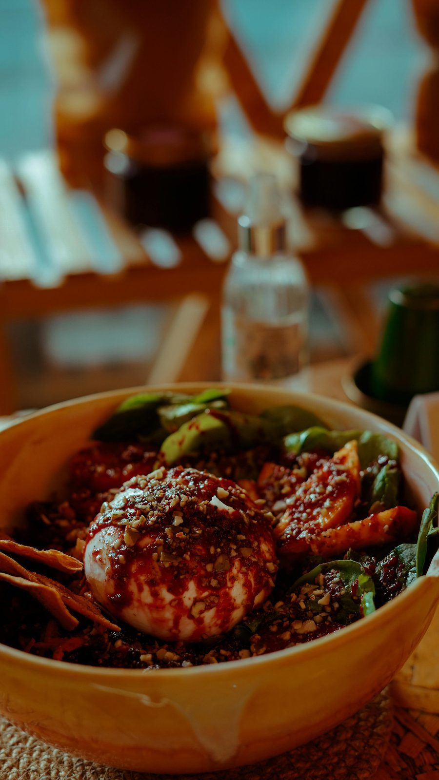 Ensalada de burrata con tomate y albahaca