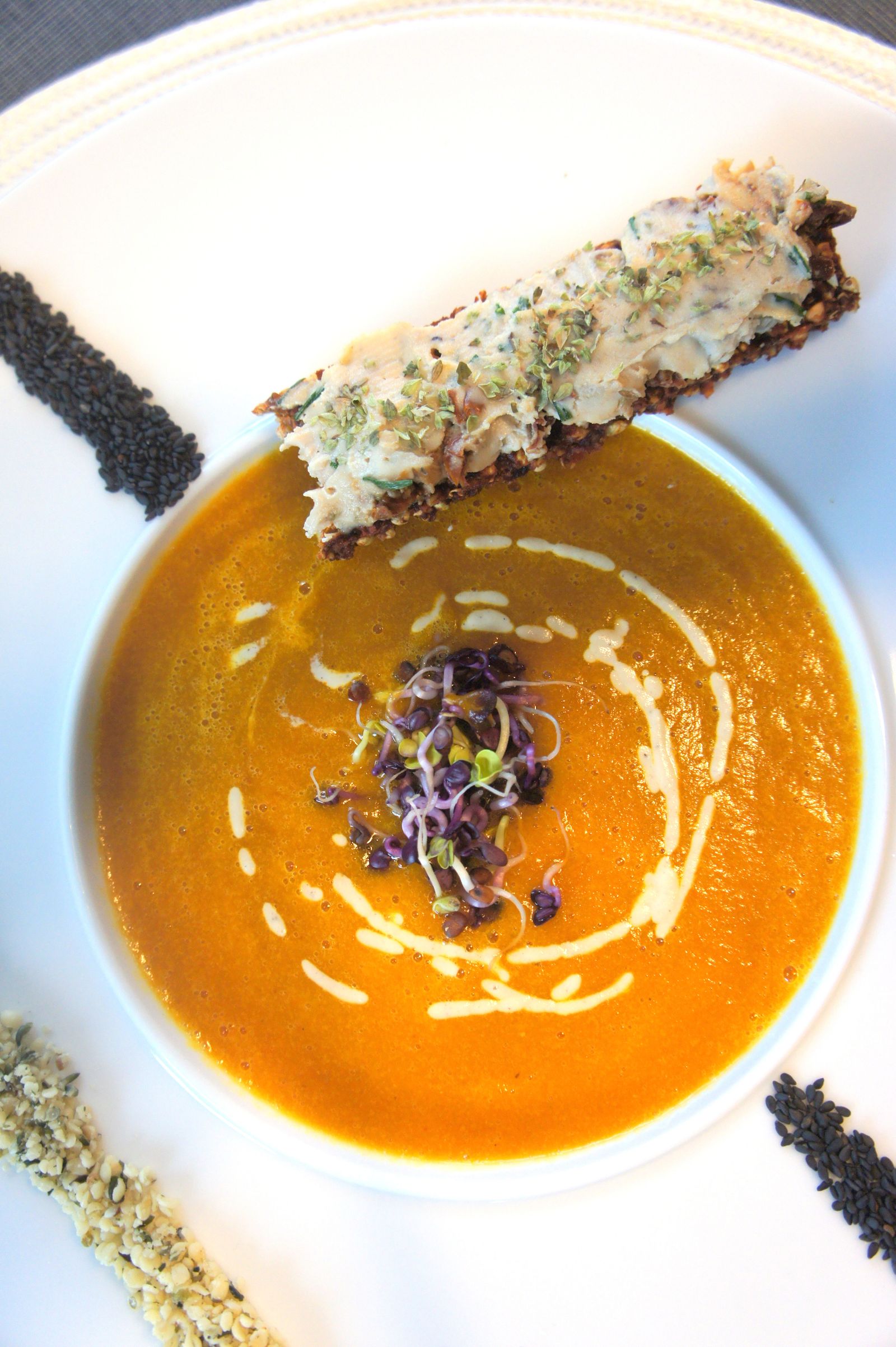 Crema de calabaza servida en un bol