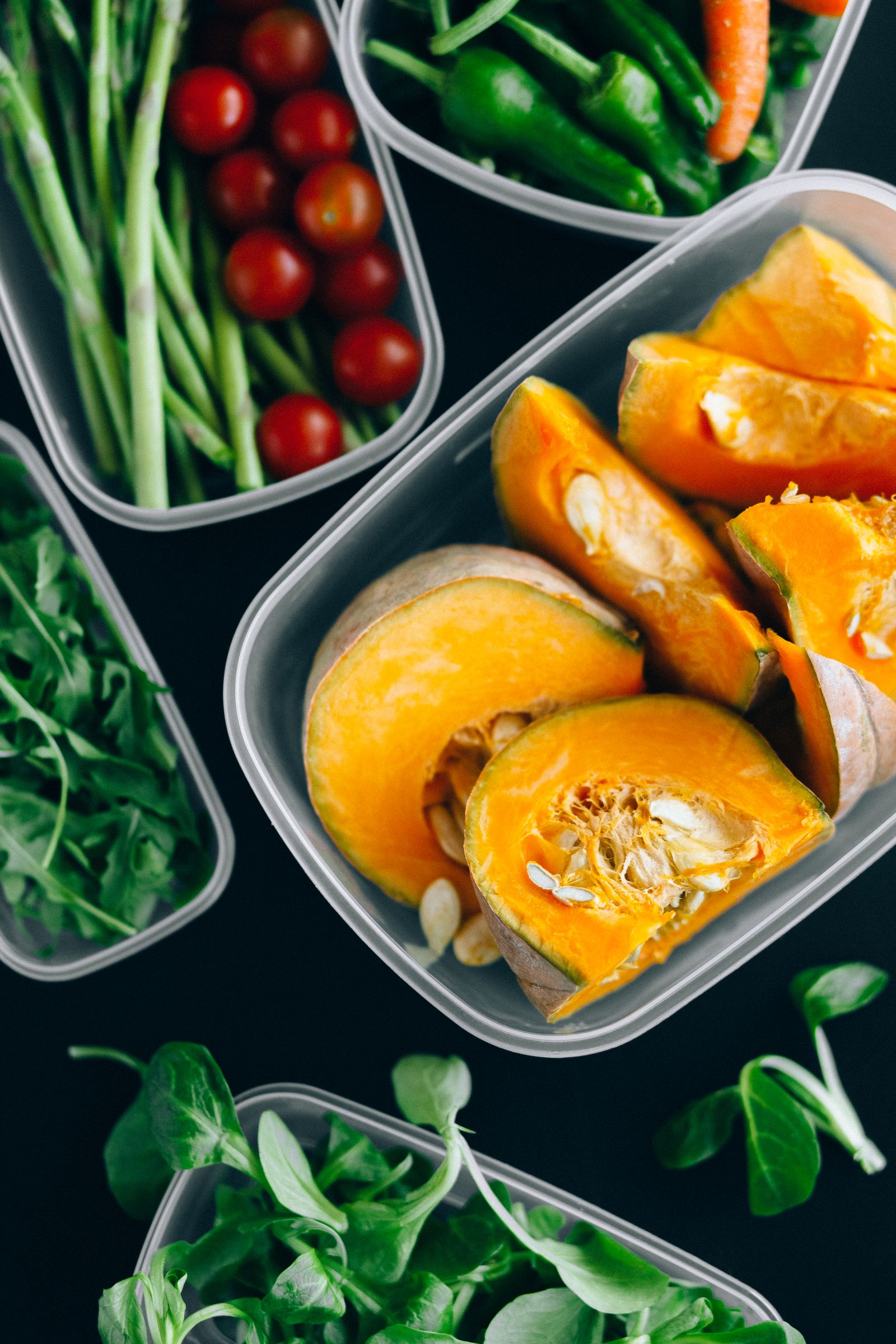 Táperes con comida preparada para la semana